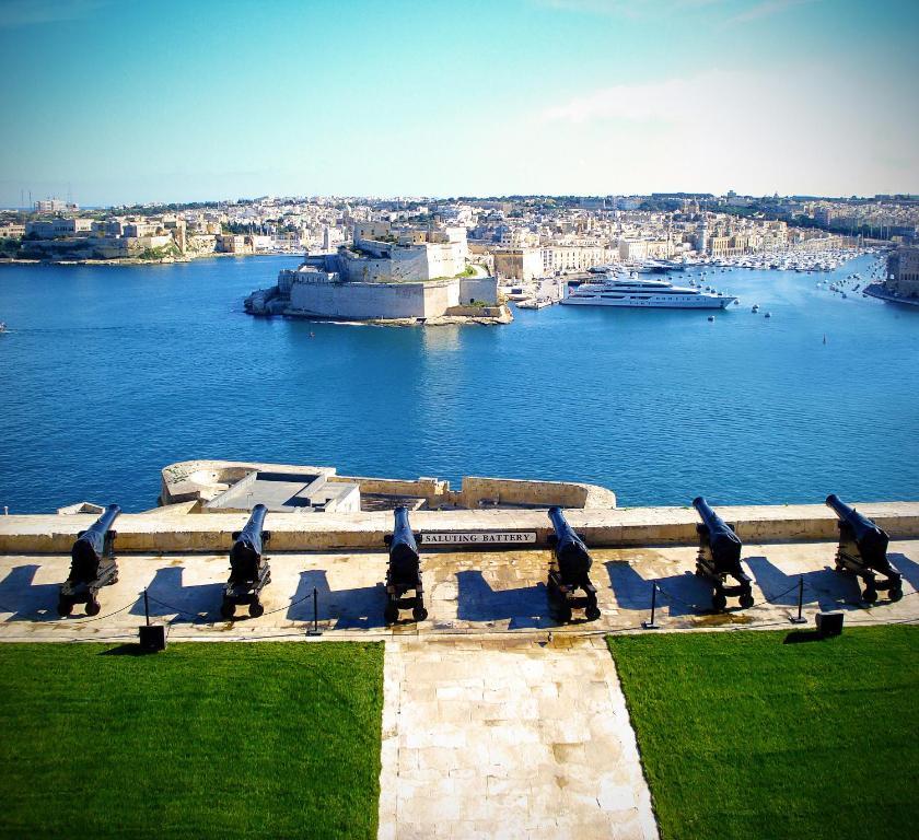 Spinola Bay Top Floor Seafront 3 Bedroom Apartment With Panoramic Sea Views - By Getawaysmalta Saint Julian's 외부 사진